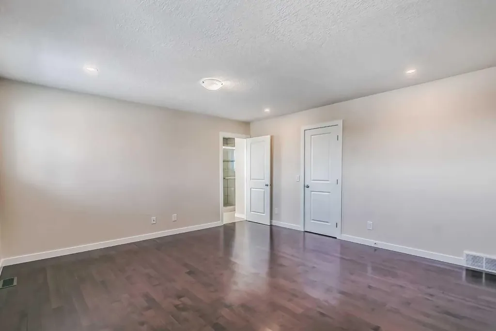 23 Cheltenham Road NW Calgary AB T2L 0M4