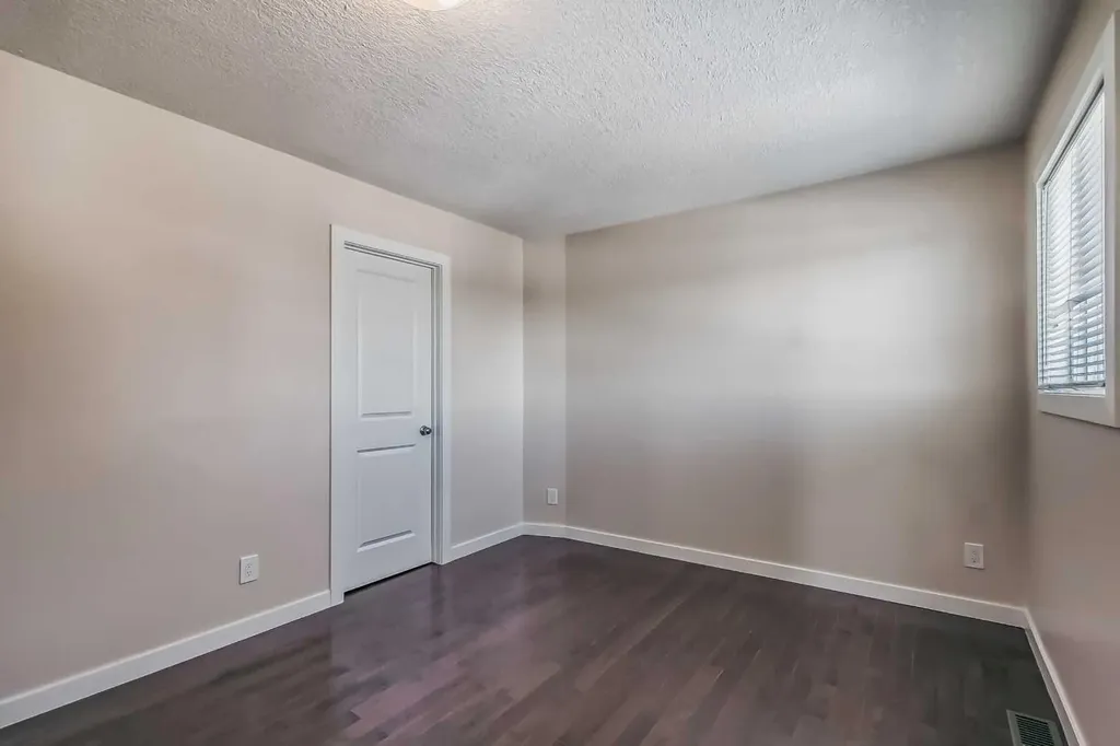 23 Cheltenham Road NW Calgary AB T2L 0M4