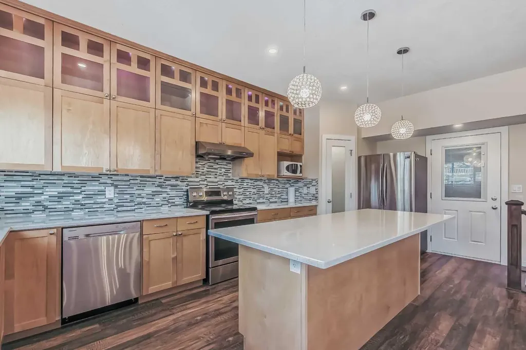 23 Cheltenham Road NW Calgary AB T2L 0M4