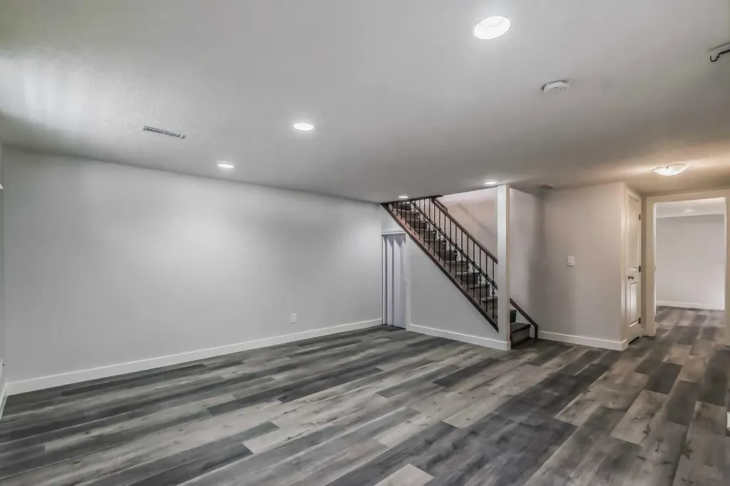23 Cheltenham Road NW Calgary AB T2L 0M4