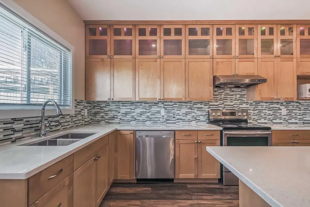 23 Cheltenham Road NW Calgary AB T2L 0M4