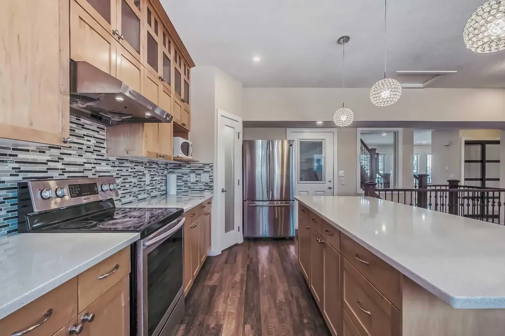 23 Cheltenham Road NW Calgary AB T2L 0M4