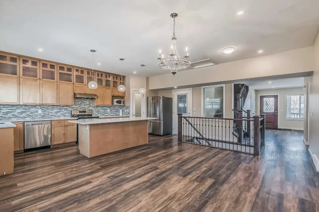 23 Cheltenham Road NW Calgary AB T2L 0M4