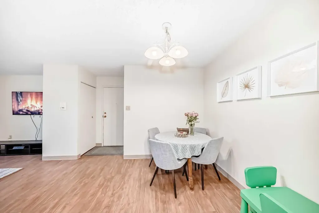 315 Southampton Drive SW Calgary AB T2W2T6