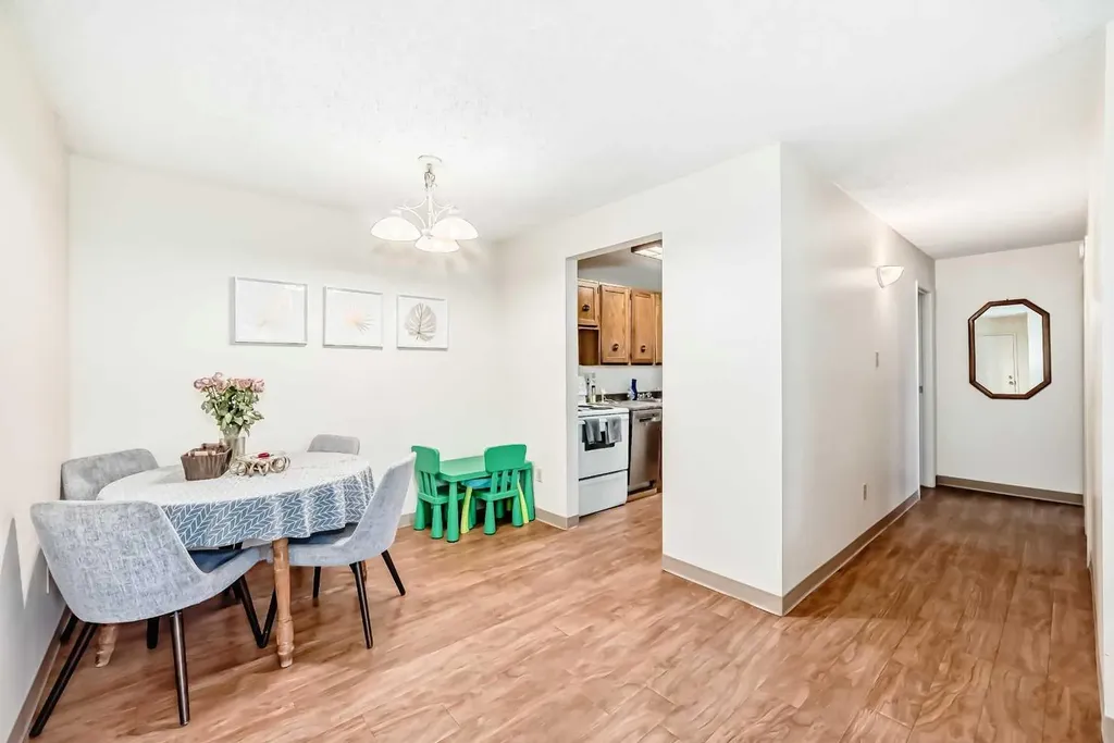 315 Southampton Drive SW Calgary AB T2W2T6