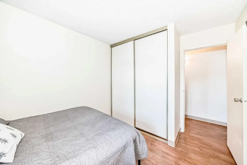 315 Southampton Drive SW Calgary AB T2W2T6
