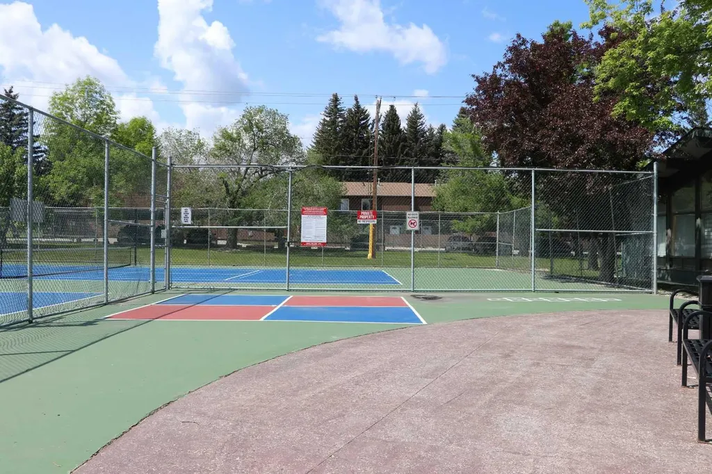 315 Southampton Drive SW Calgary AB T2W2T6