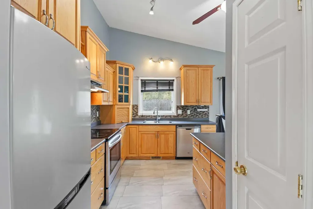 110 Pleasant Drive Paradise Valley AB T0B 3R0