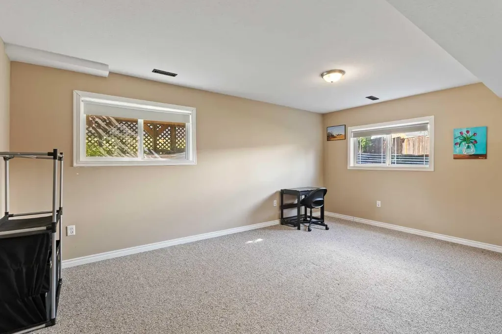110 Pleasant Drive Paradise Valley AB T0B 3R0