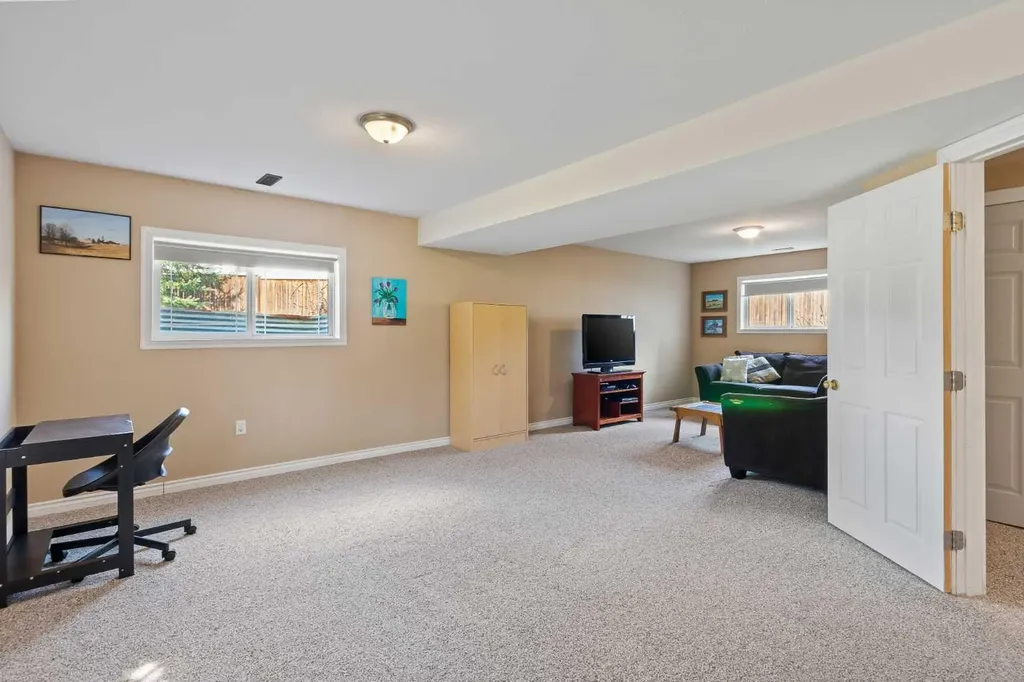 110 Pleasant Drive Paradise Valley AB T0B 3R0
