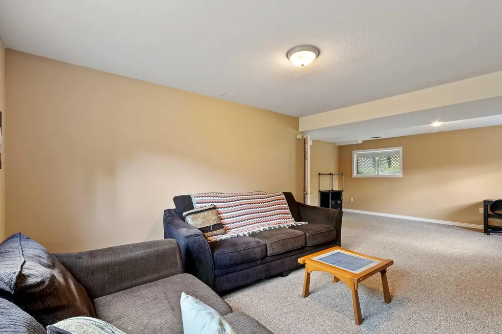 110 Pleasant Drive Paradise Valley AB T0B 3R0