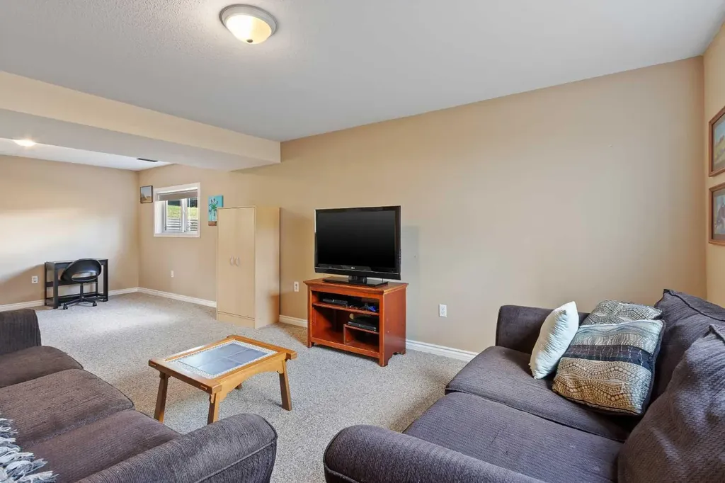 110 Pleasant Drive Paradise Valley AB T0B 3R0