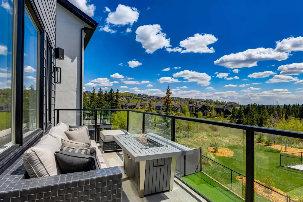 13 Timberline Court SW Calgary AB T3H 6C8