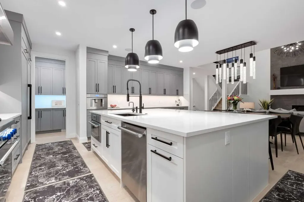 13 Timberline Court SW Calgary AB T3H 6C8