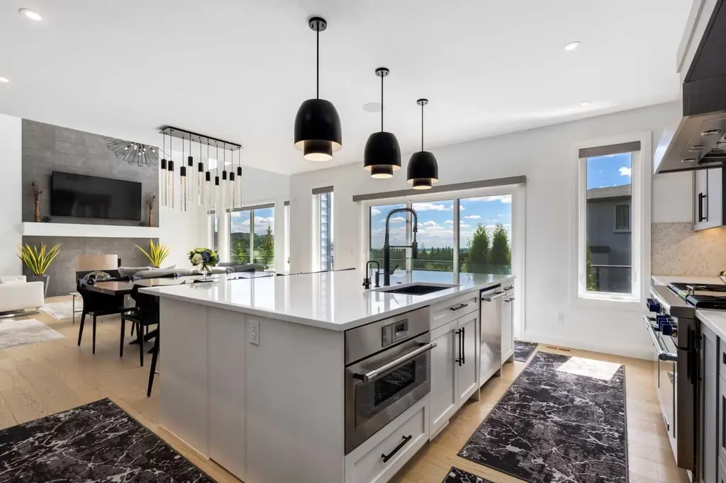 13 Timberline Court SW Calgary AB T3H 6C8