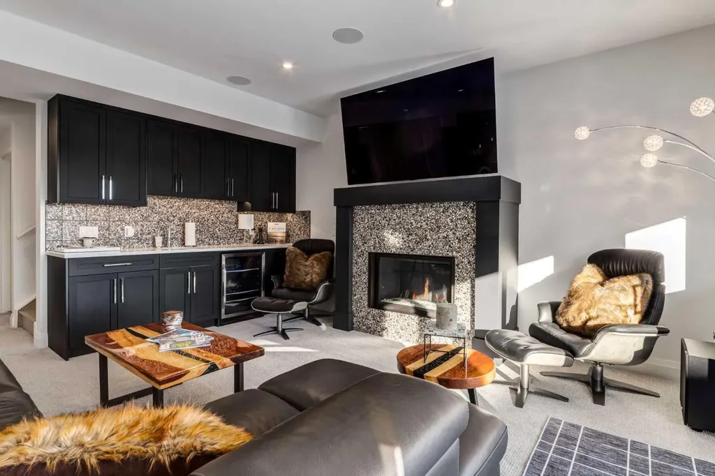 13 Timberline Court SW Calgary AB T3H 6C8