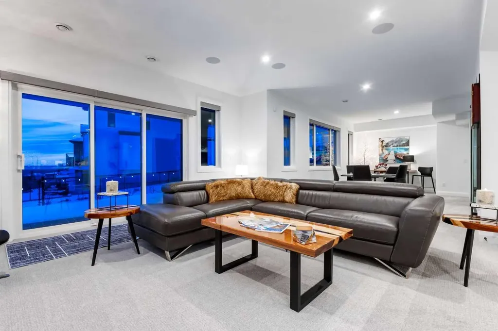 13 Timberline Court SW Calgary AB T3H 6C8