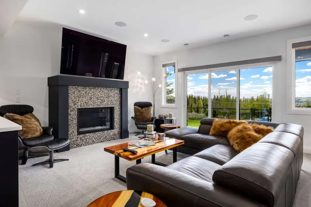 13 Timberline Court SW Calgary AB T3H 6C8