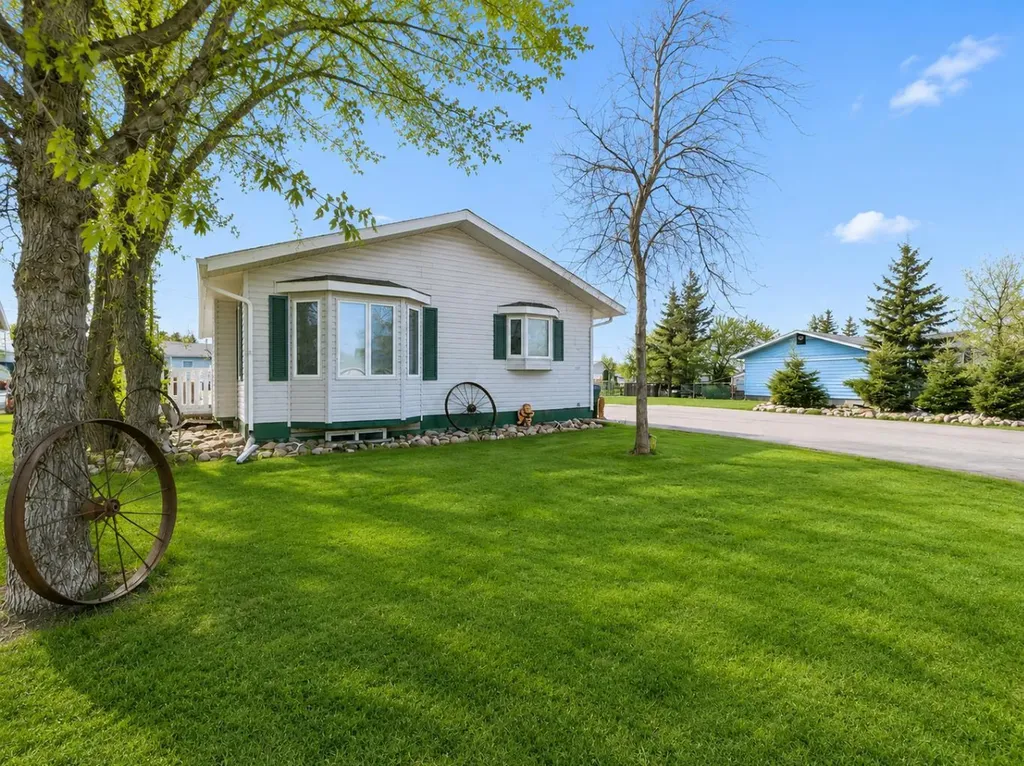 4624 51 Street Rycroft AB T0H3A0