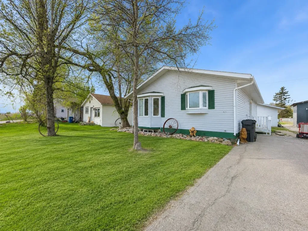 4624 51 Street Rycroft AB T0H3A0