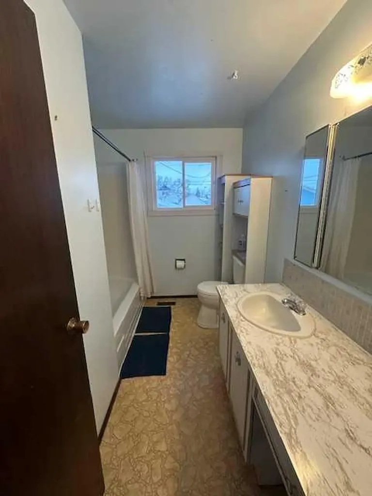 110 4 Avenue E Oyen AB T0J 2J0