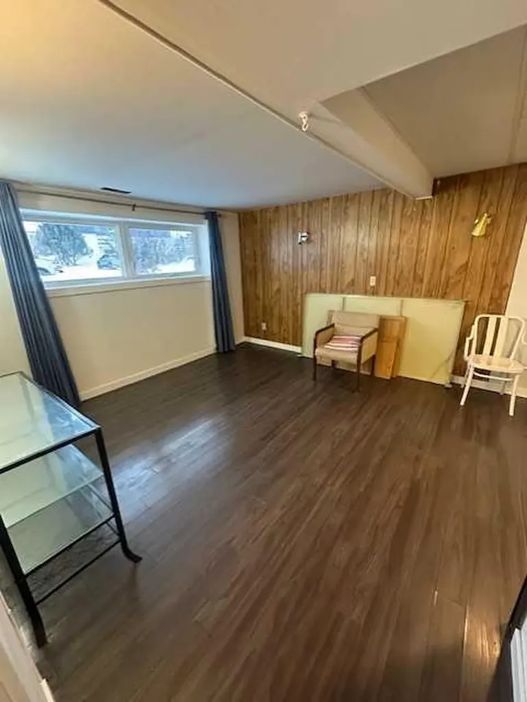 110 4 Avenue E Oyen AB T0J 2J0