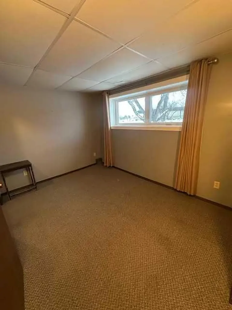 110 4 Avenue E Oyen AB T0J 2J0