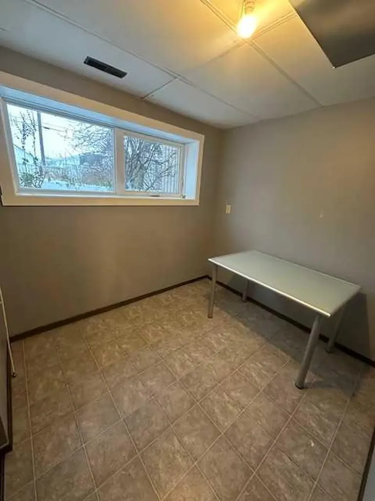 110 4 Avenue E Oyen AB T0J 2J0