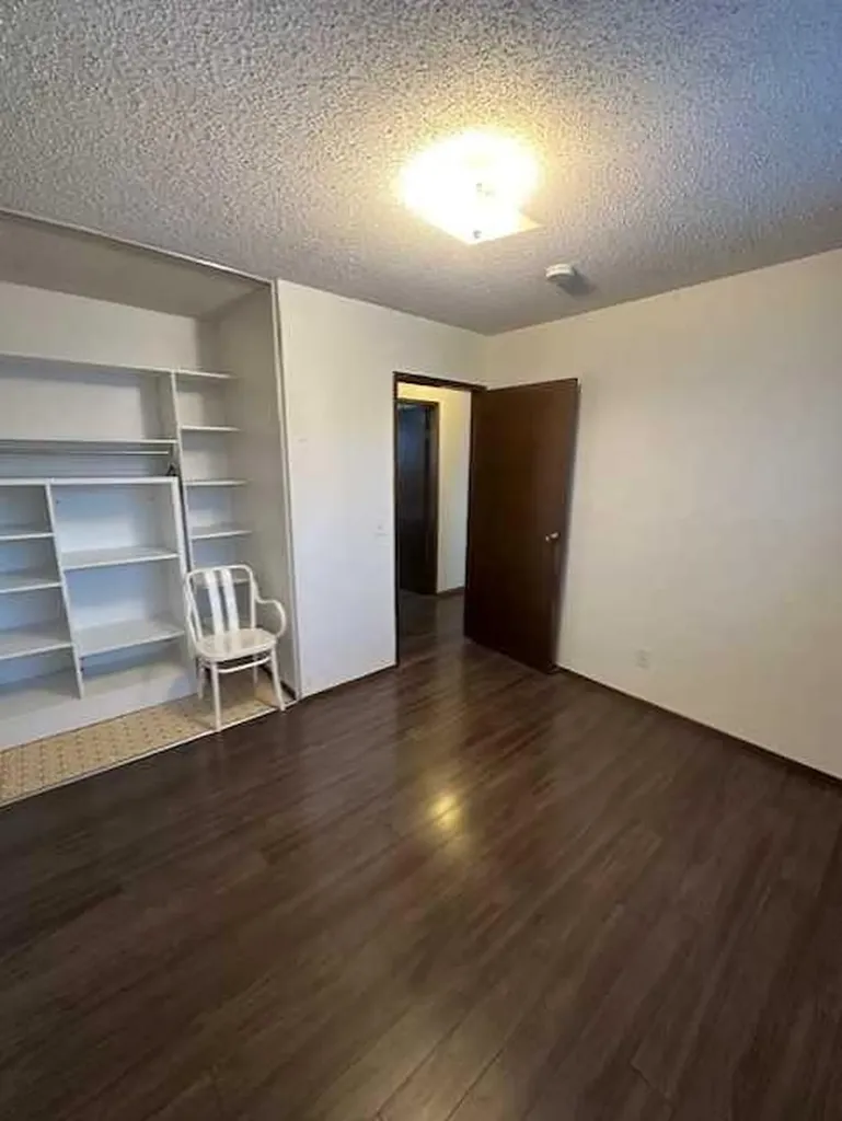 110 4 Avenue E Oyen AB T0J 2J0