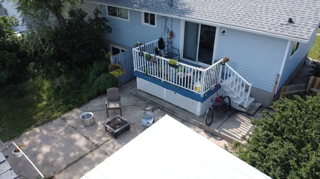 110 4 Avenue E Oyen AB T0J 2J0