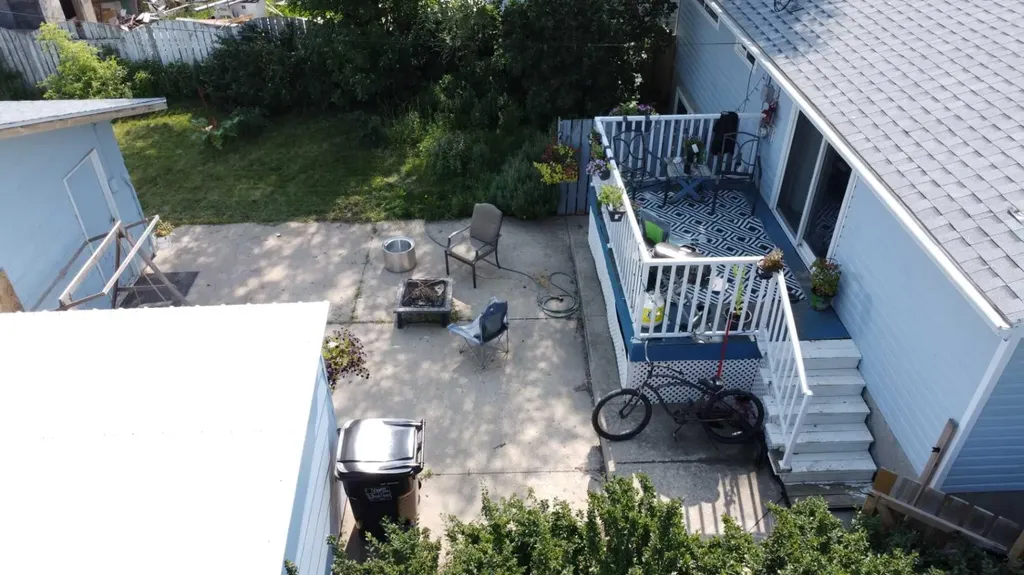 110 4 Avenue E Oyen AB T0J 2J0
