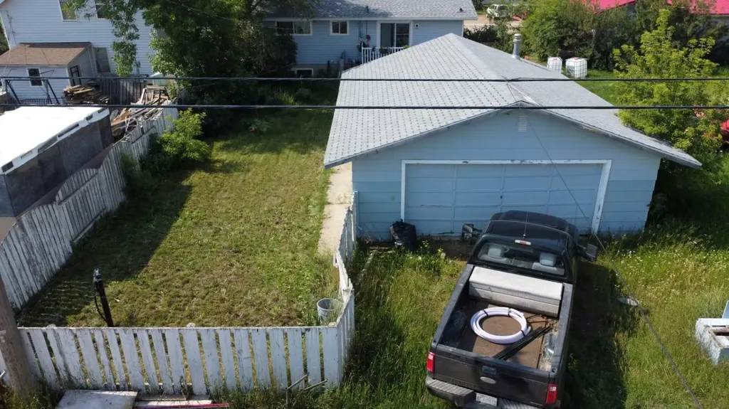 110 4 Avenue E Oyen AB T0J 2J0