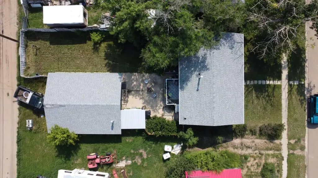 110 4 Avenue E Oyen AB T0J 2J0