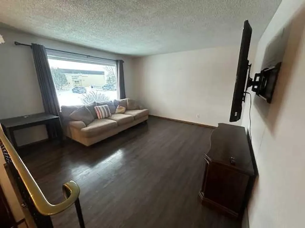 110 4 Avenue E Oyen AB T0J 2J0