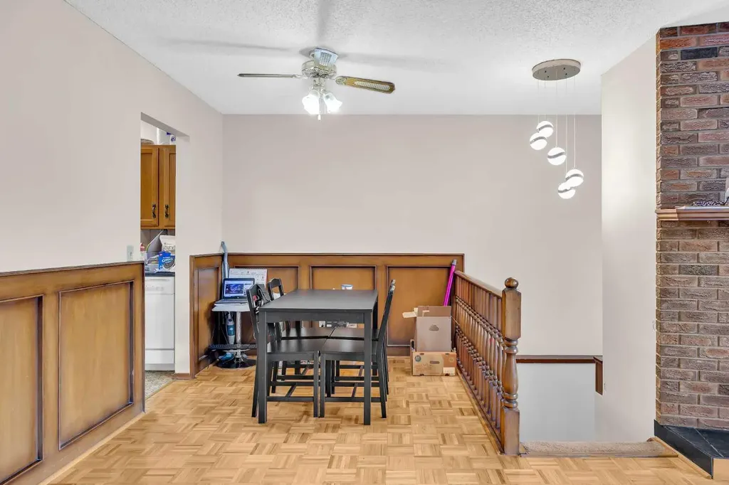49 Beacham Way NW Calgary AB T3K 1R7