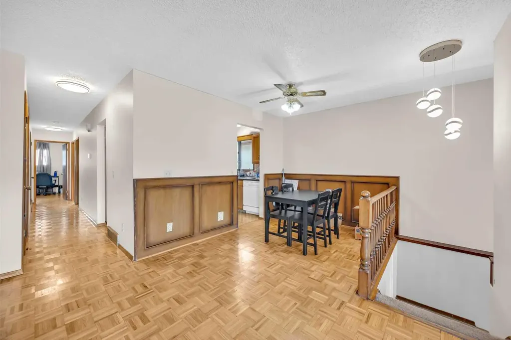 49 Beacham Way NW Calgary AB T3K 1R7