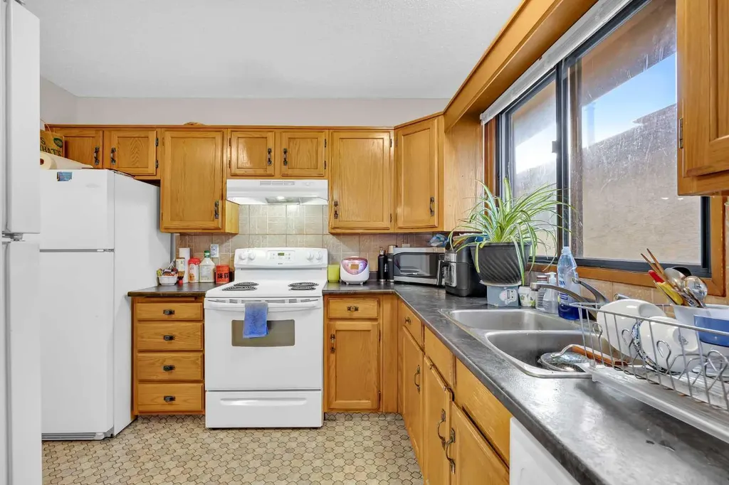49 Beacham Way NW Calgary AB T3K 1R7