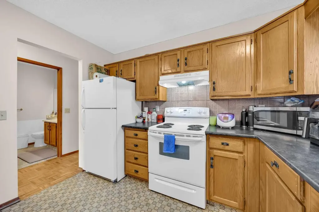 49 Beacham Way NW Calgary AB T3K 1R7