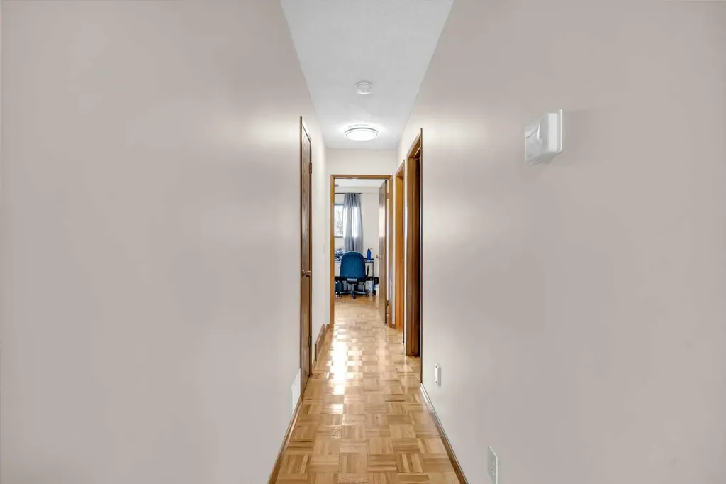 49 Beacham Way NW Calgary AB T3K 1R7