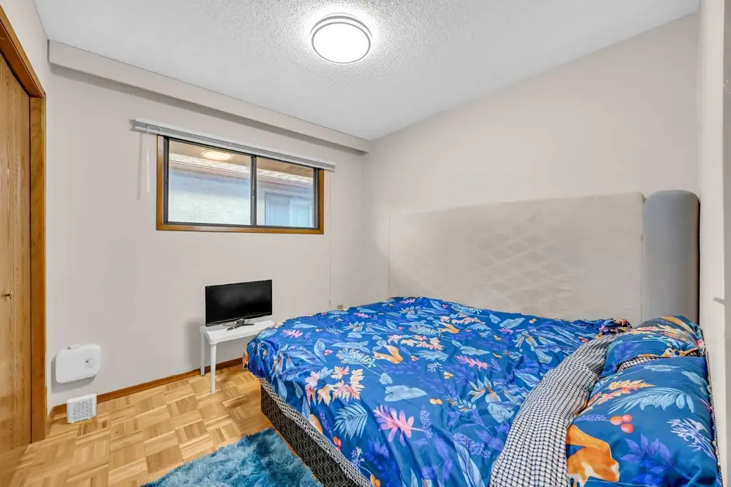 49 Beacham Way NW Calgary AB T3K 1R7