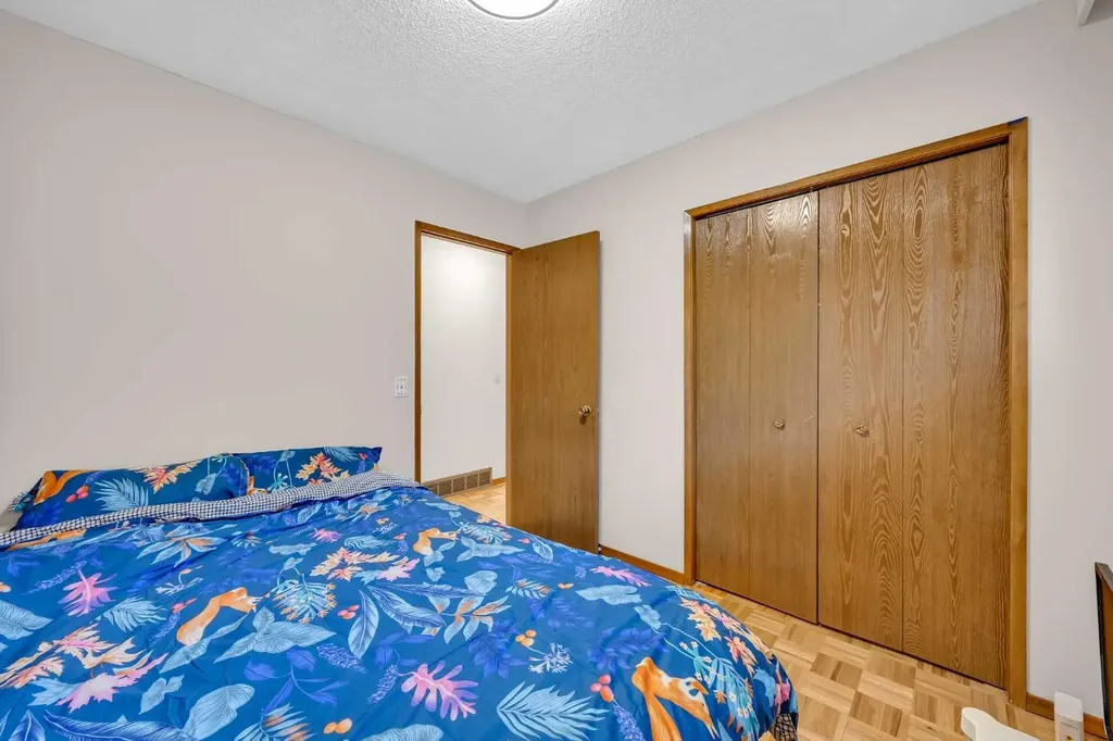 49 Beacham Way NW Calgary AB T3K 1R7
