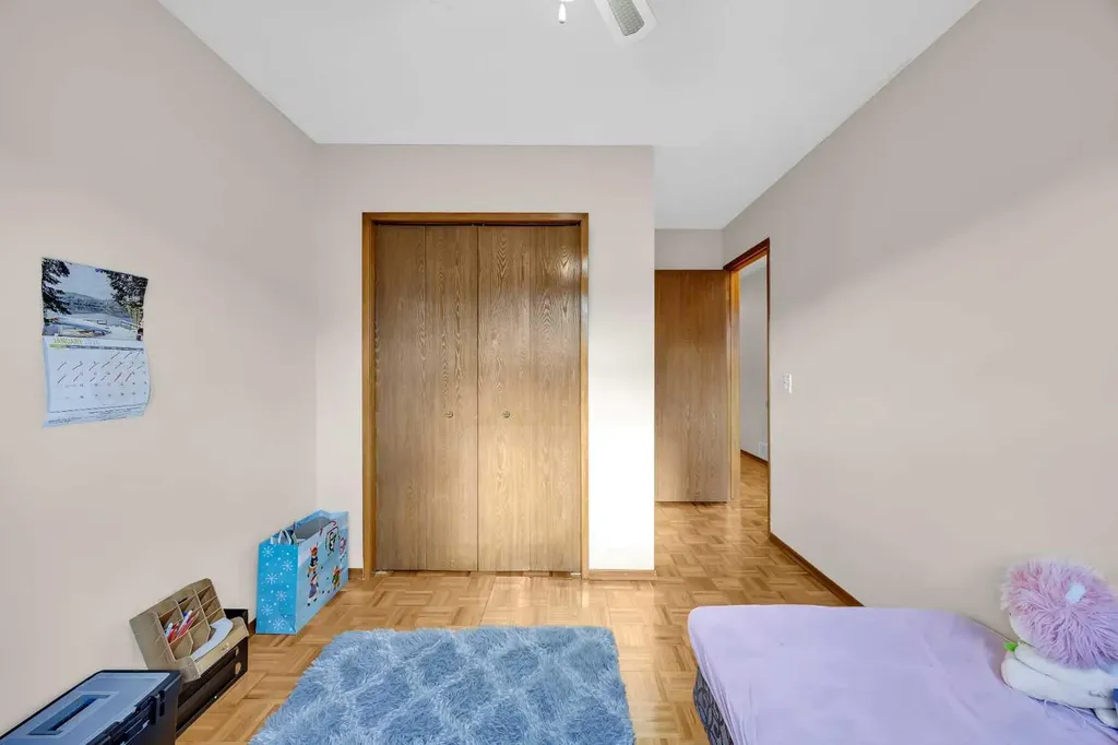 49 Beacham Way NW Calgary AB T3K 1R7