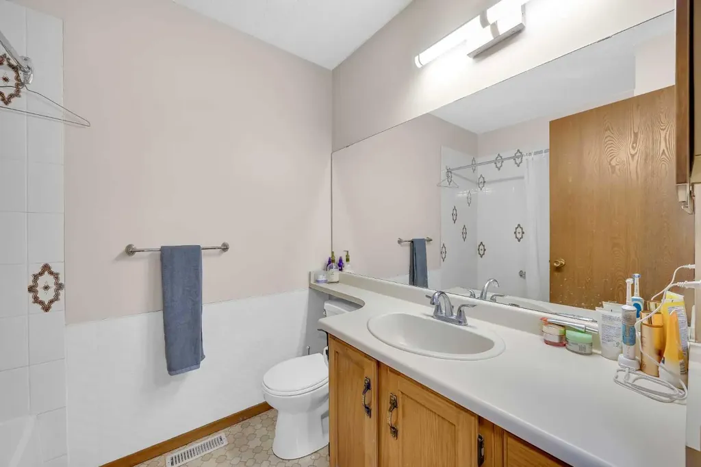 49 Beacham Way NW Calgary AB T3K 1R7