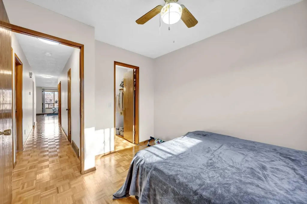 49 Beacham Way NW Calgary AB T3K 1R7