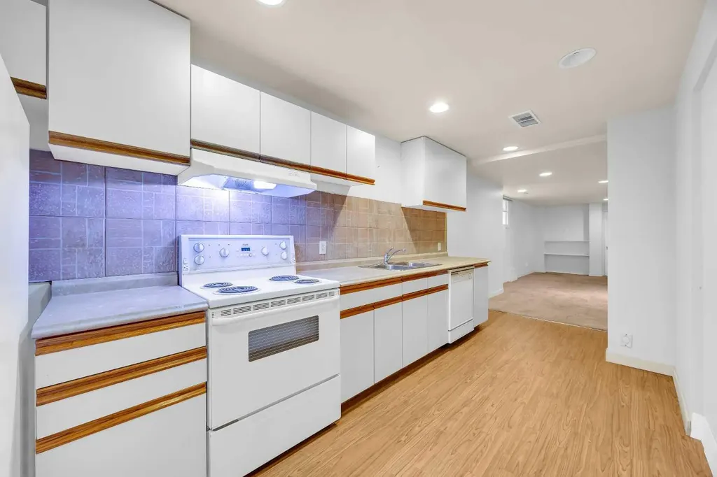 49 Beacham Way NW Calgary AB T3K 1R7