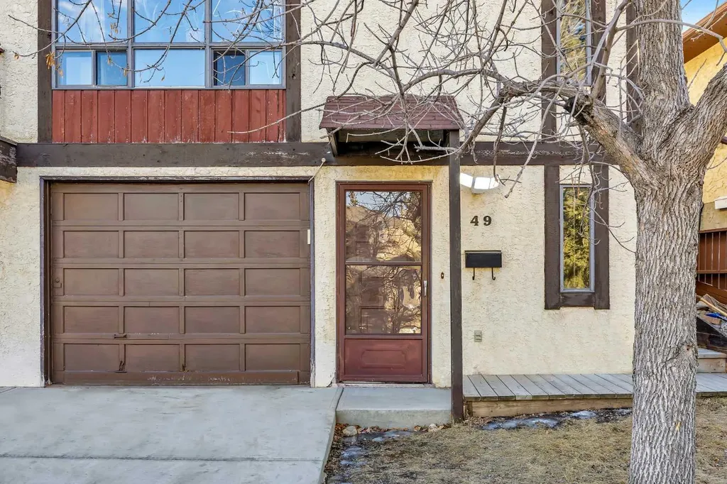 49 Beacham Way NW Calgary AB T3K 1R7