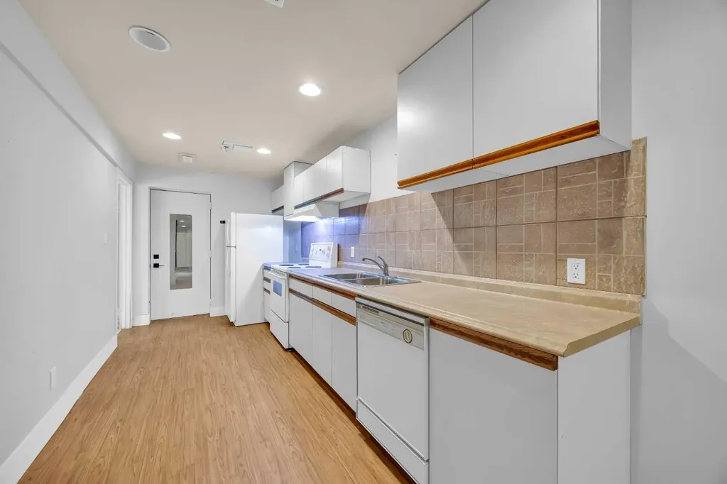 49 Beacham Way NW Calgary AB T3K 1R7