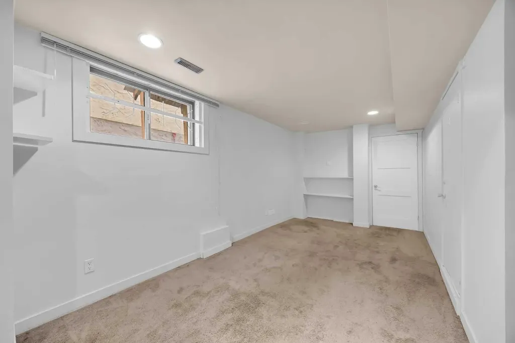 49 Beacham Way NW Calgary AB T3K 1R7