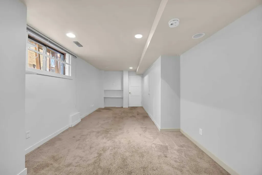 49 Beacham Way NW Calgary AB T3K 1R7