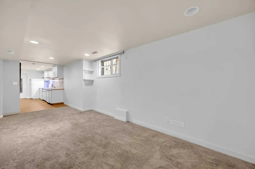 49 Beacham Way NW Calgary AB T3K 1R7